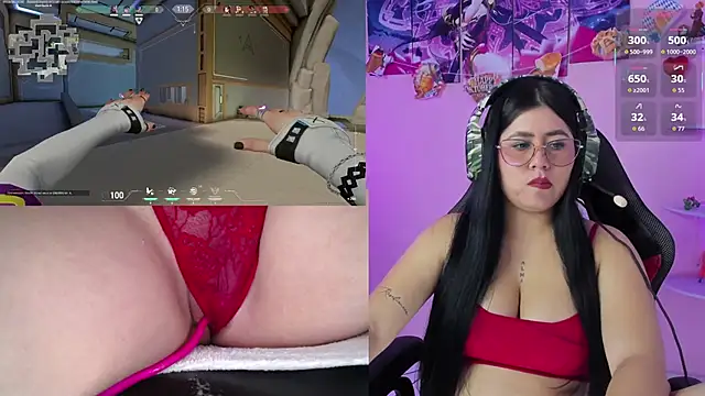 Snapshot of DanielaHang chatting on 10.29.25 DanielaHang online show from 10.29.25