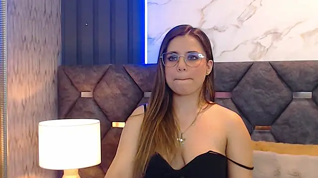 Snapshot of ThaniaJones chatting on 03.07.25 ThaniaJones online show from 03.07.25