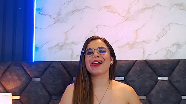 Snapshot of ThaniaJones chatting on 03.11.25 ThaniaJones online show from 03.11.25