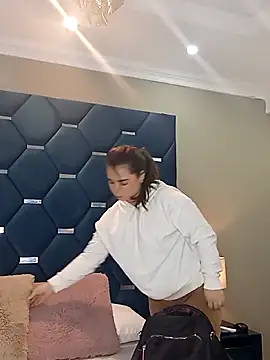 Snapshot of ThaniaJones chatting on 09.09.25 ThaniaJones online show from 09.09.25