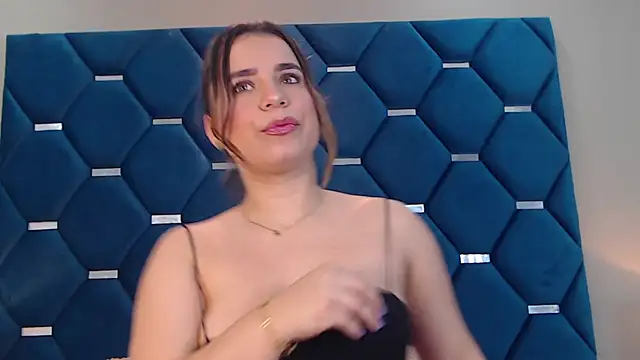 Snapshot of ThaniaJones chatting on 09.24.25 ThaniaJones online show from 09.24.25