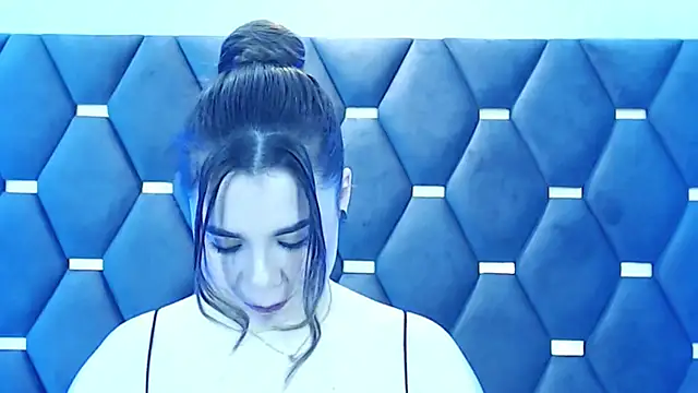 Snapshot of ThaniaJones chatting on 10.08.25 ThaniaJones online show from 10.08.25