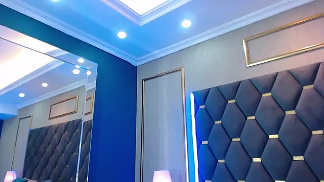 ThaniaJones online show from 11.16.25