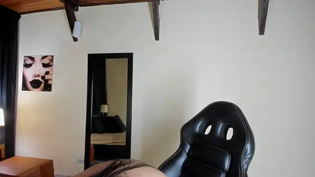 Snapshot of EmiliWilliams chatting on 10.08.25 EmiliWilliams online show from 10.08.25