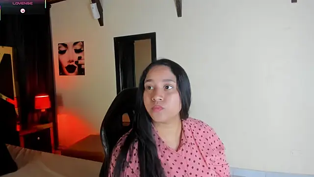 Snapshot of EmiliWilliams chatting on 10.18.25 EmiliWilliams online show from 10.18.25