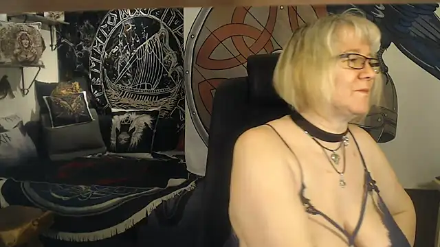 TittenMichelle online show from 02.28.25