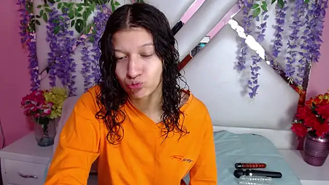 Perla Skinnyy online show from 12.19.24