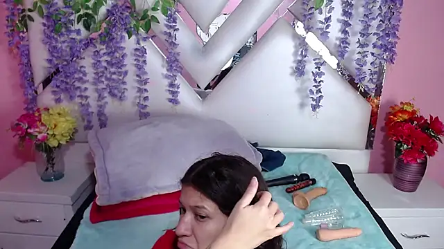 Perla Skinnyy online show from 12.20.24