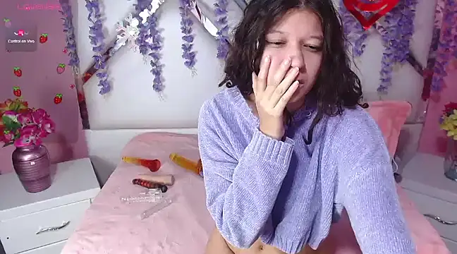 Perla Skinnyy online show from 02.22.25