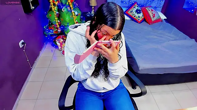 Snapshot of Lana_stone_ chatting on 12.13.24 Lana stone online show from 12.13.24
