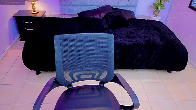 Lana stone  online show from 09.21.25