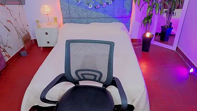 Lana stone  online show from 02.28.26