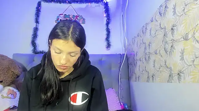 Snapshot of Emma-Wilson chatting on 12.12.24 Emma-Wilson online show from 12.12.24