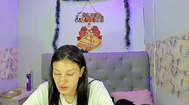 Snapshot of Emma-Wilson chatting on 12.15.24 Emma-Wilson online show from 12.15.24