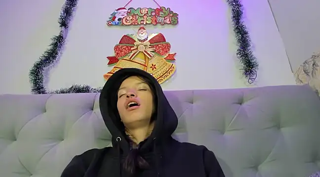 Snapshot of Emma-Wilson chatting on 12.20.24 Emma-Wilson online show from 12.20.24