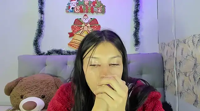 Snapshot of Emma-Wilson chatting on 12.21.24 Emma-Wilson online show from 12.21.24