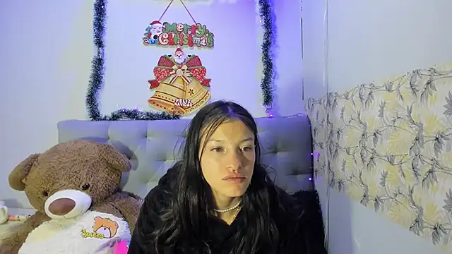 Snapshot of Emma-Wilson chatting on 12.30.24 Emma-Wilson online show from 12.30.24