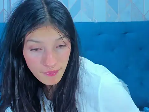 Snapshot of Emma-Wilson chatting on 02.18.25 Emma-Wilson online show from 02.18.25