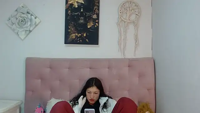 Snapshot of Emma-Wilson chatting on 03.18.25 Emma-Wilson online show from 03.18.25