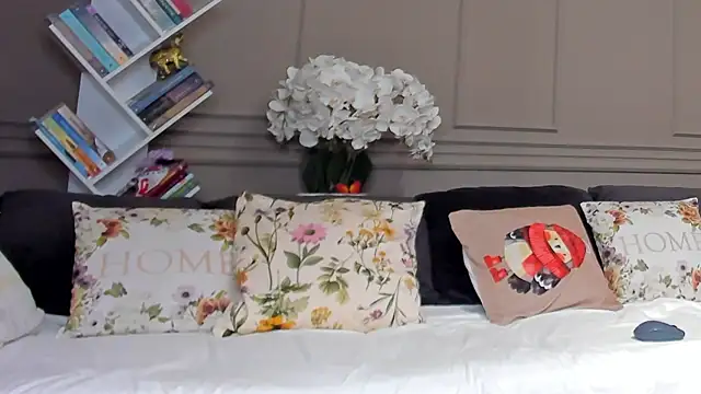 Deliciouslips online show from 11.04.25