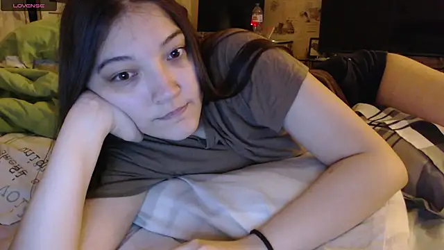 Snapshot of AlisaDevis chatting on 10.12.25 AlisaDevis online show from 10.12.25