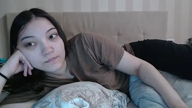 Snapshot of AlisaDevis chatting on 05.16.26 AlisaDevis online show from 05.16.26