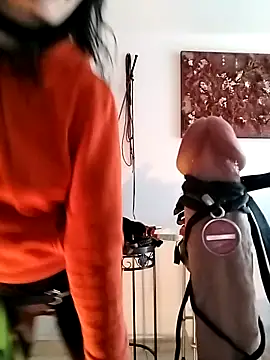 Snapshot of freyamoret chatting on 01.03.25 freyamoret online show from 01.03.25