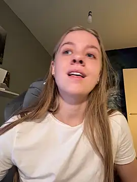 Snapshot of candy_maggie chatting on 11.24.25 candy maggie online show from 11.24.25