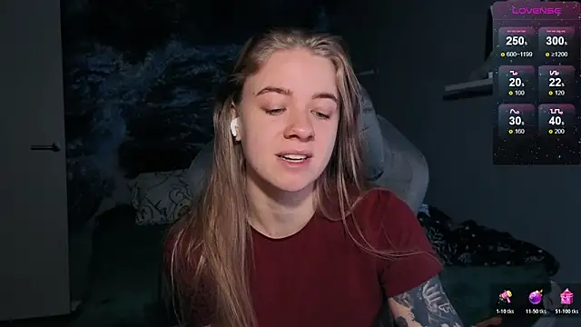 Snapshot of candy_maggie chatting on 11.30.25 candy maggie online show from 11.30.25