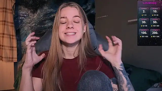 Snapshot of candy_maggie chatting on 12.01.25 candy maggie online show from 12.01.25