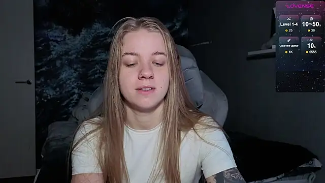 Snapshot of candy_maggie chatting on 12.15.25 candy maggie online show from 12.15.25