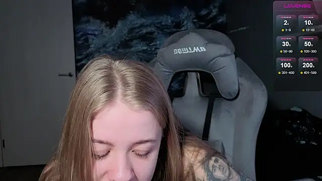 Snapshot of candy_maggie chatting on 12.18.25 candy maggie online show from 12.18.25