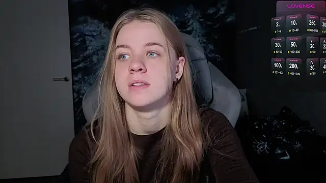 Snapshot of candy_maggie chatting on 12.19.25 candy maggie online show from 12.19.25