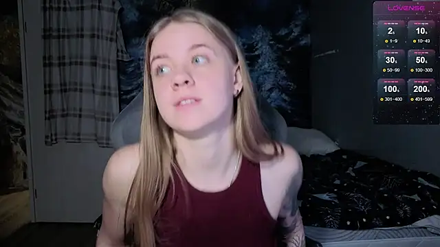 Snapshot of candy_maggie chatting on 12.19.25 candy maggie online show from 12.19.25