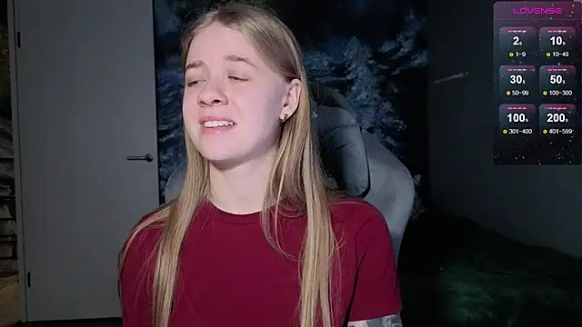 Snapshot of candy_maggie chatting on 12.20.25 candy maggie online show from 12.20.25