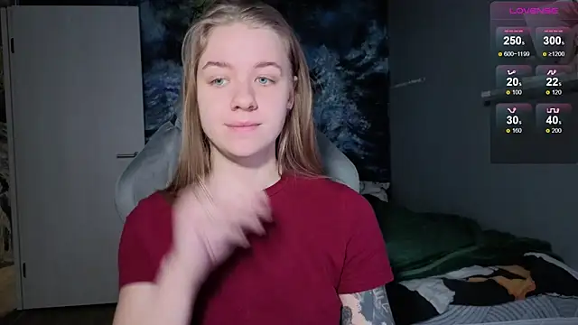 Snapshot of candy_maggie chatting on 12.22.25 candy maggie online show from 12.22.25