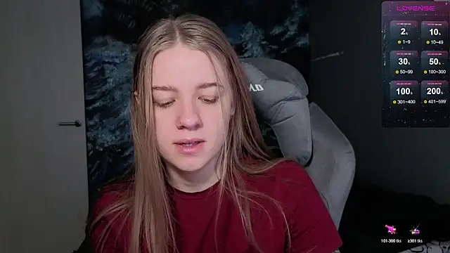 Snapshot of candy_maggie chatting on 12.23.25 candy maggie online show from 12.23.25