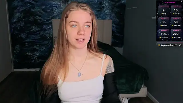 Snapshot of candy_maggie chatting on 04.04.26 candy maggie online show from 04.04.26