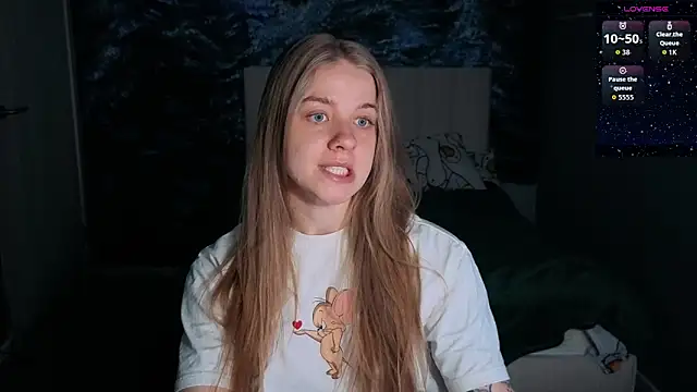 Snapshot of candy_maggie chatting on 04.11.26 candy maggie online show from 04.11.26