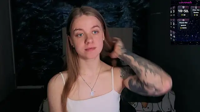 Snapshot of candy_maggie chatting on 04.16.26 candy maggie online show from 04.16.26