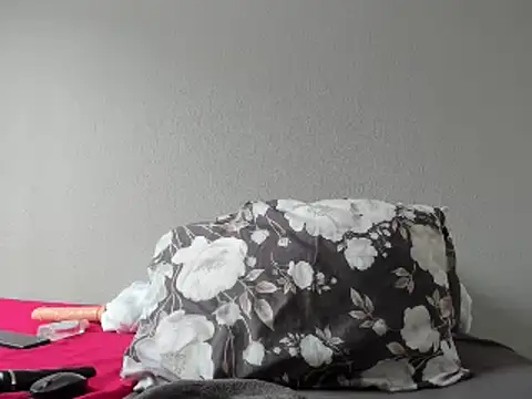 Snapshot of ThickLeeyanaX chatting on 01.30.25 ThickLeeyanaX online show from 01.30.25