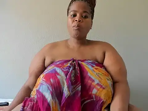 Snapshot of ThickLeeyanaX chatting on 02.14.25 ThickLeeyanaX online show from 02.14.25