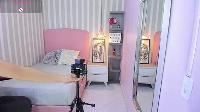 Snapshot of AMELIETARSON chatting on 09.22.25 AMELIETARSON online show from 09.22.25