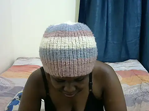 Snapshot of Kariselle- chatting on 03.10.25 Kariselle- online show from 03.10.25