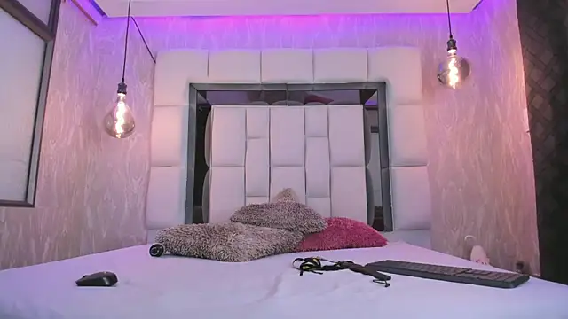 summer lee  online show from 02.11.25