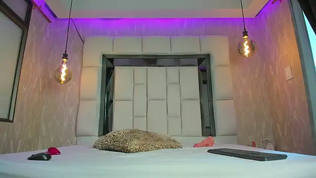 summer lee  online show from 02.26.25