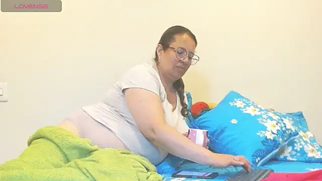 honeyhot paty online show from 06.17.26