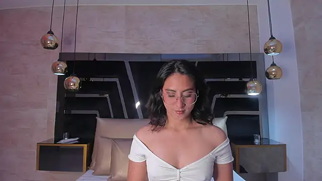 DaraBeckett online show from 10.02.25