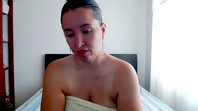 emely sexx20 online show from 12.04.25