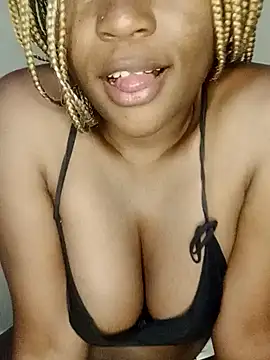 Snapshot of Mayah19 chatting on 02.24.25 Mayah19 online show from 02.24.25